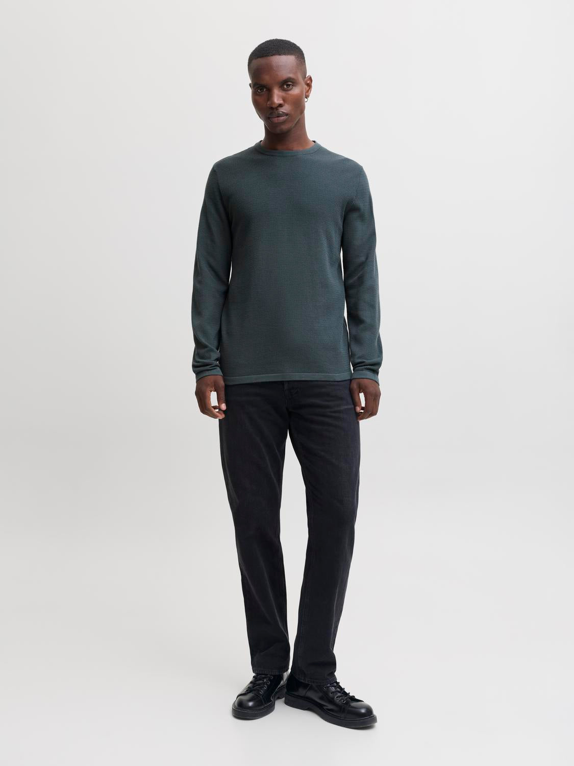 model_shot-front_full