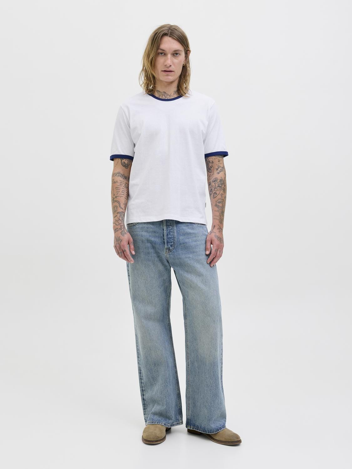 model_shot-front_full