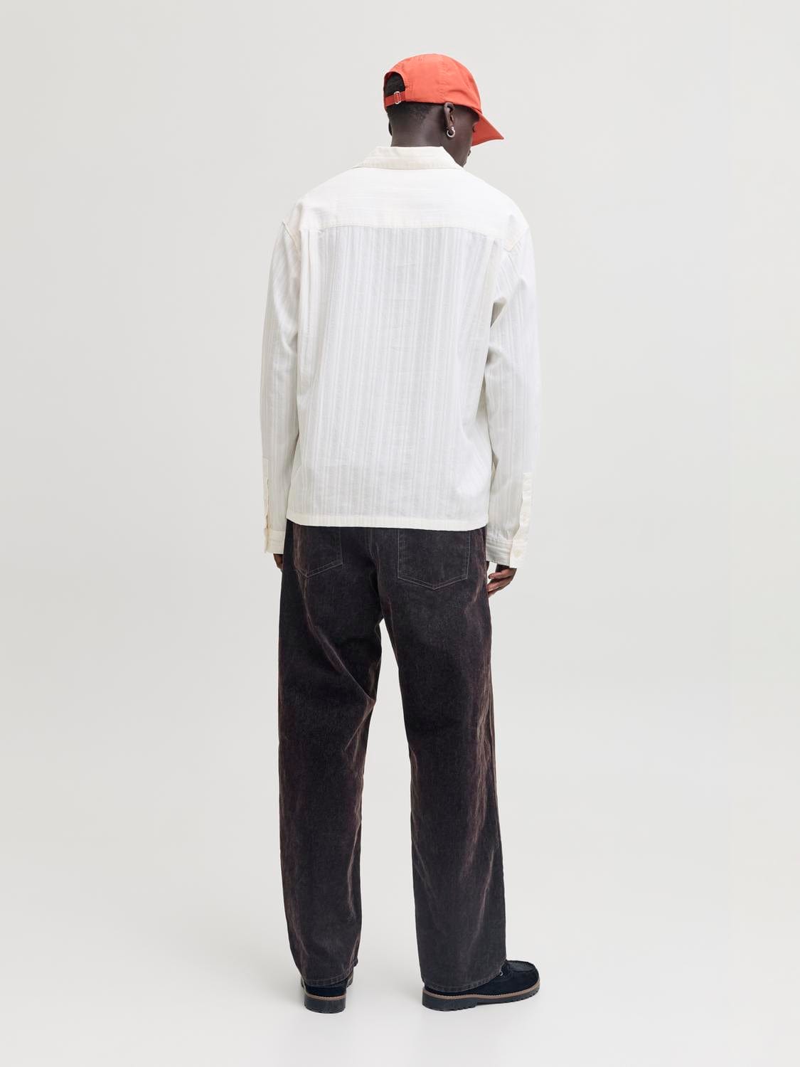 model_shot-back