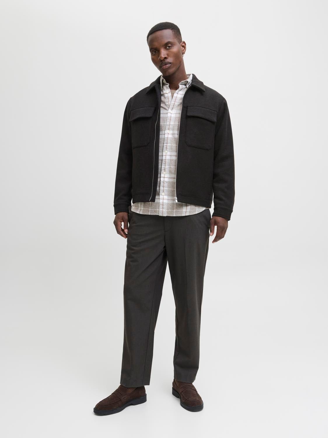 model_shot-front_full