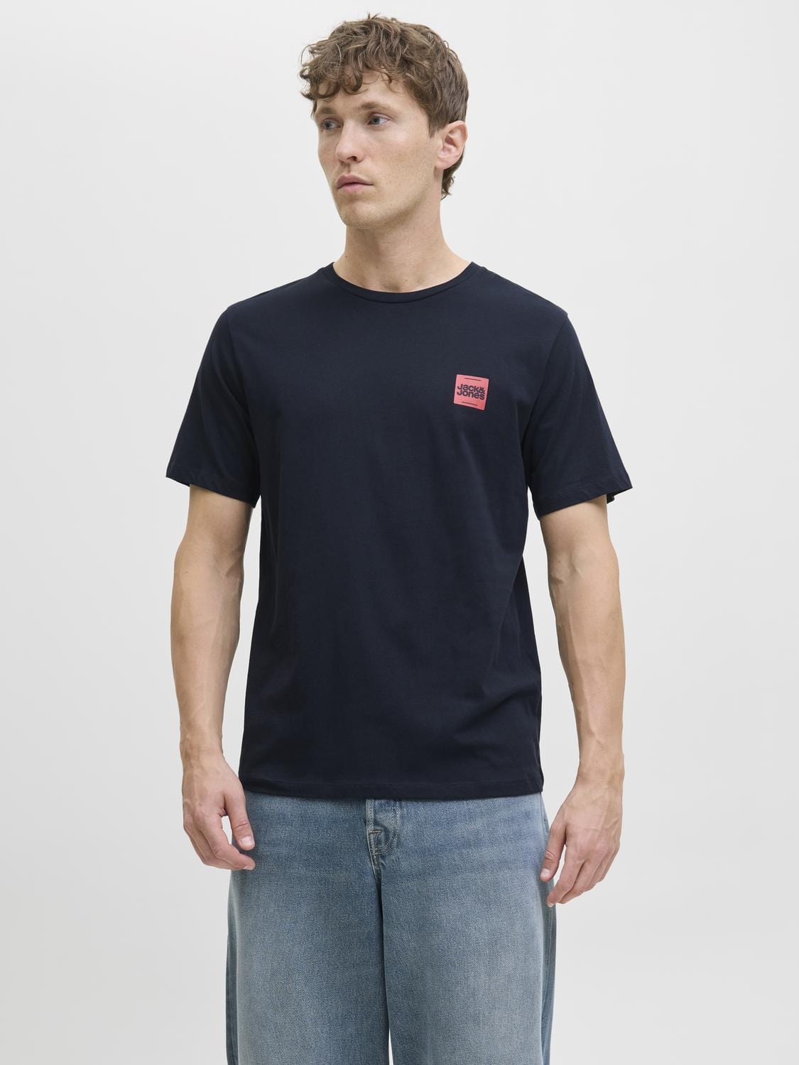 model_shot-front