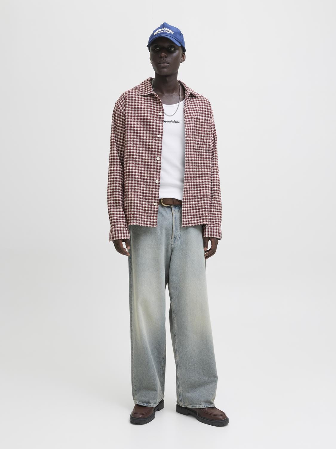model_shot-front_full