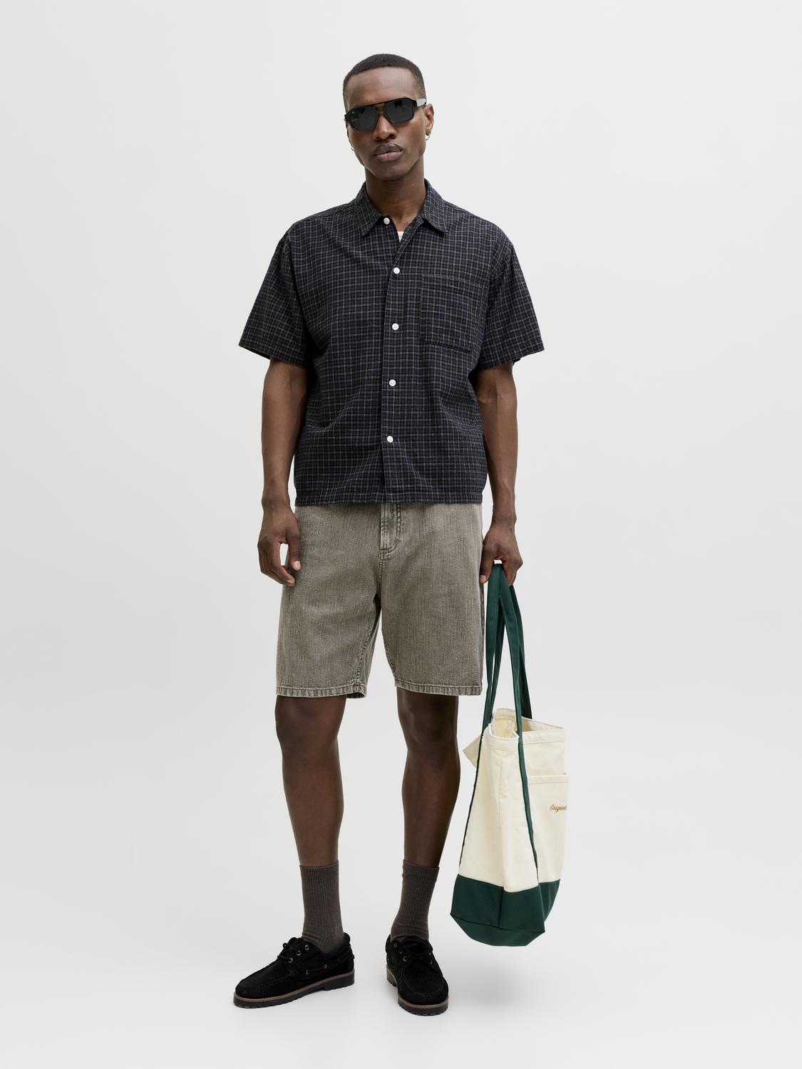 model_shot-front_full