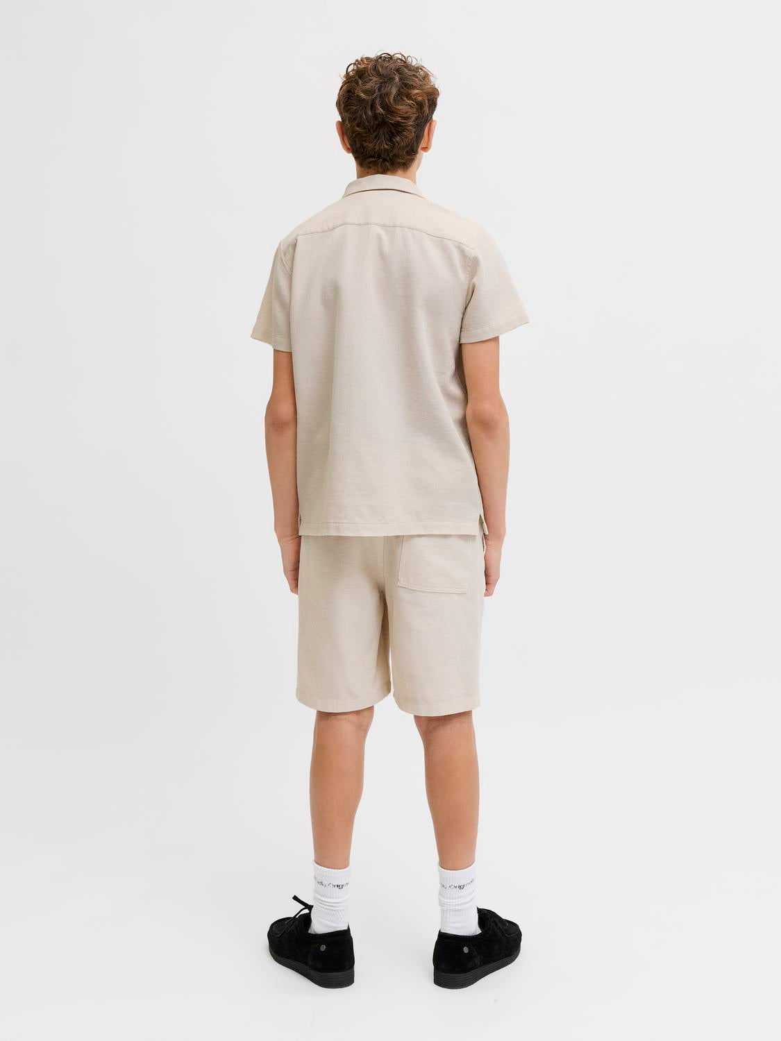 model_shot-back