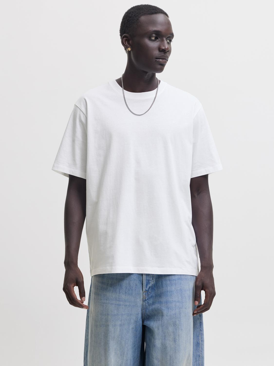 model_shot-front