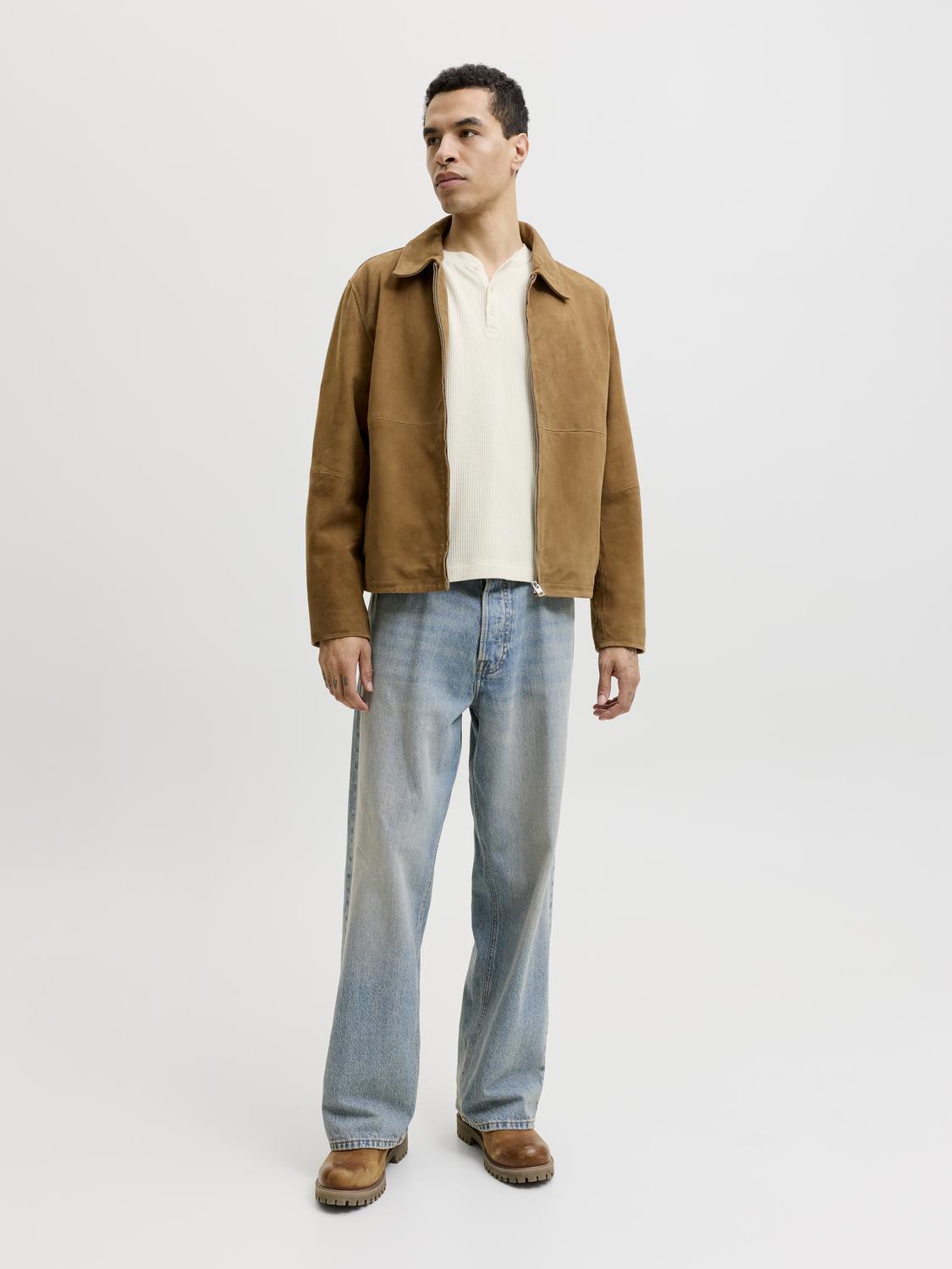 model_shot-front_full