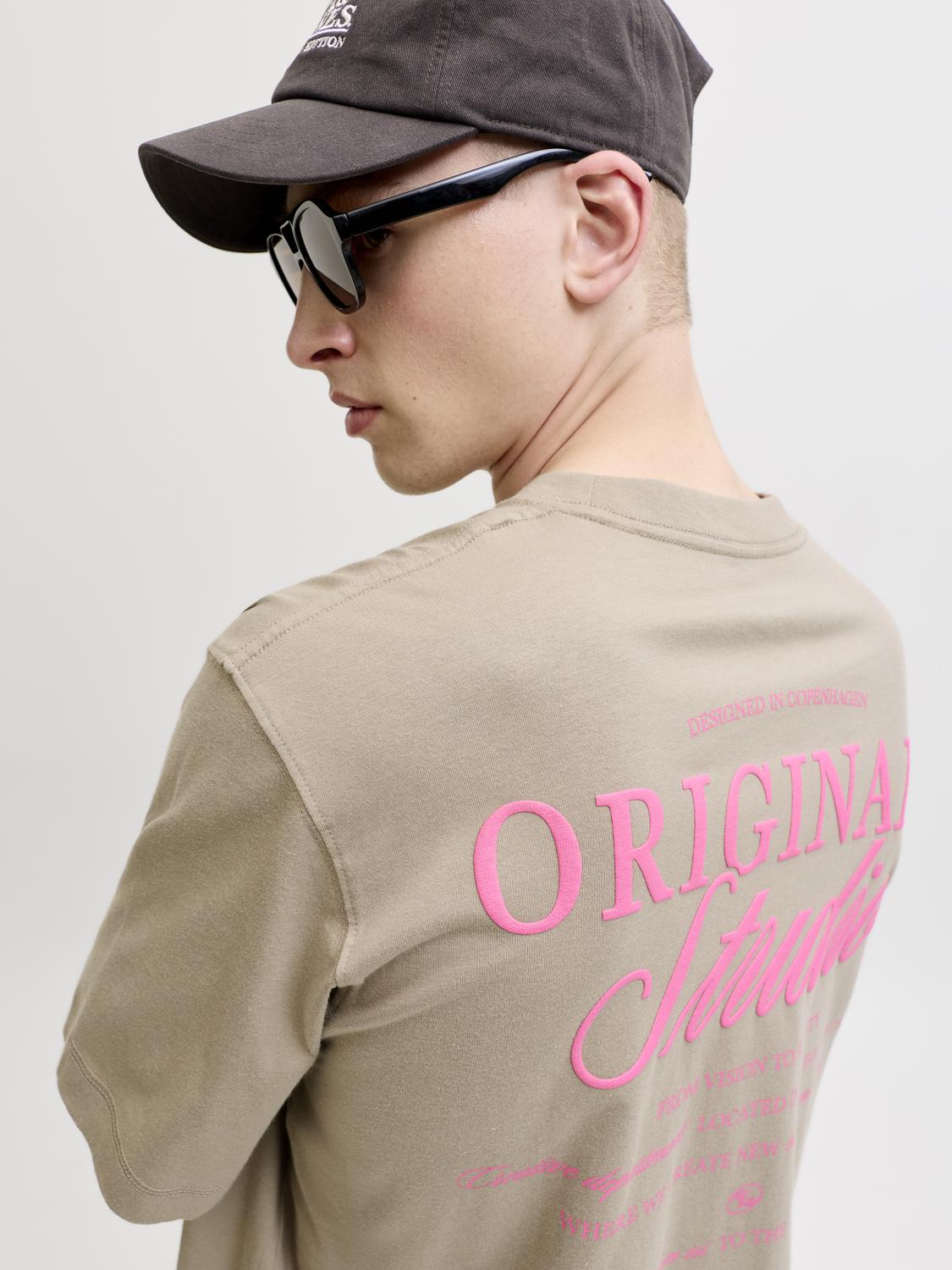 model_shot-creative