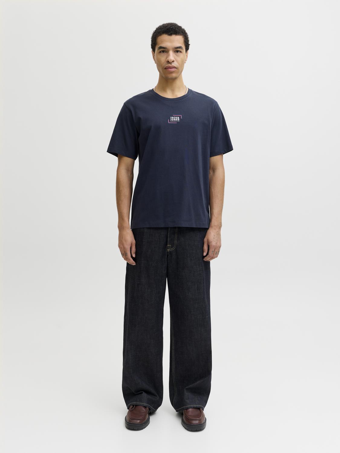 model_shot-front_full