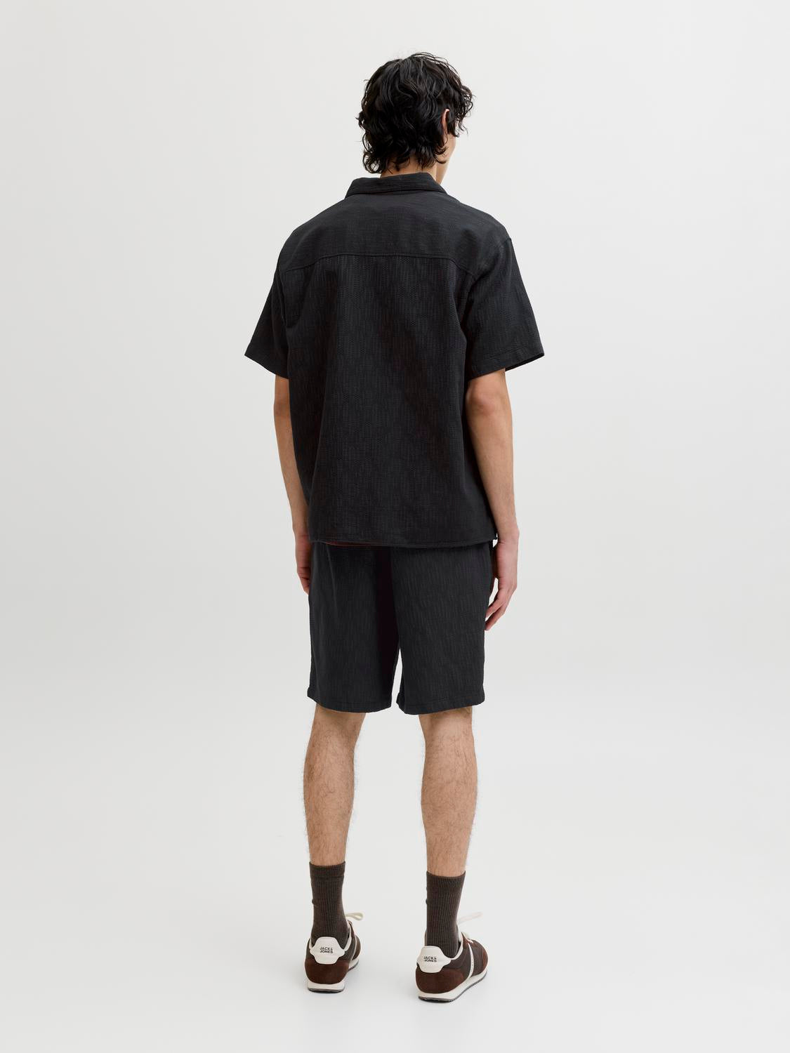 model_shot-back