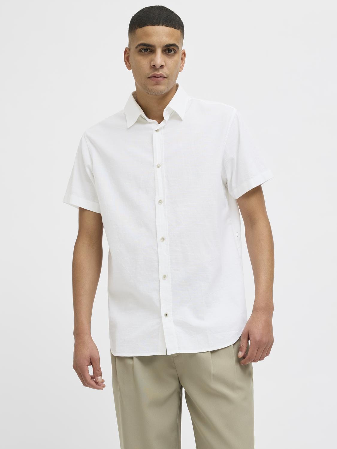 model_shot-front