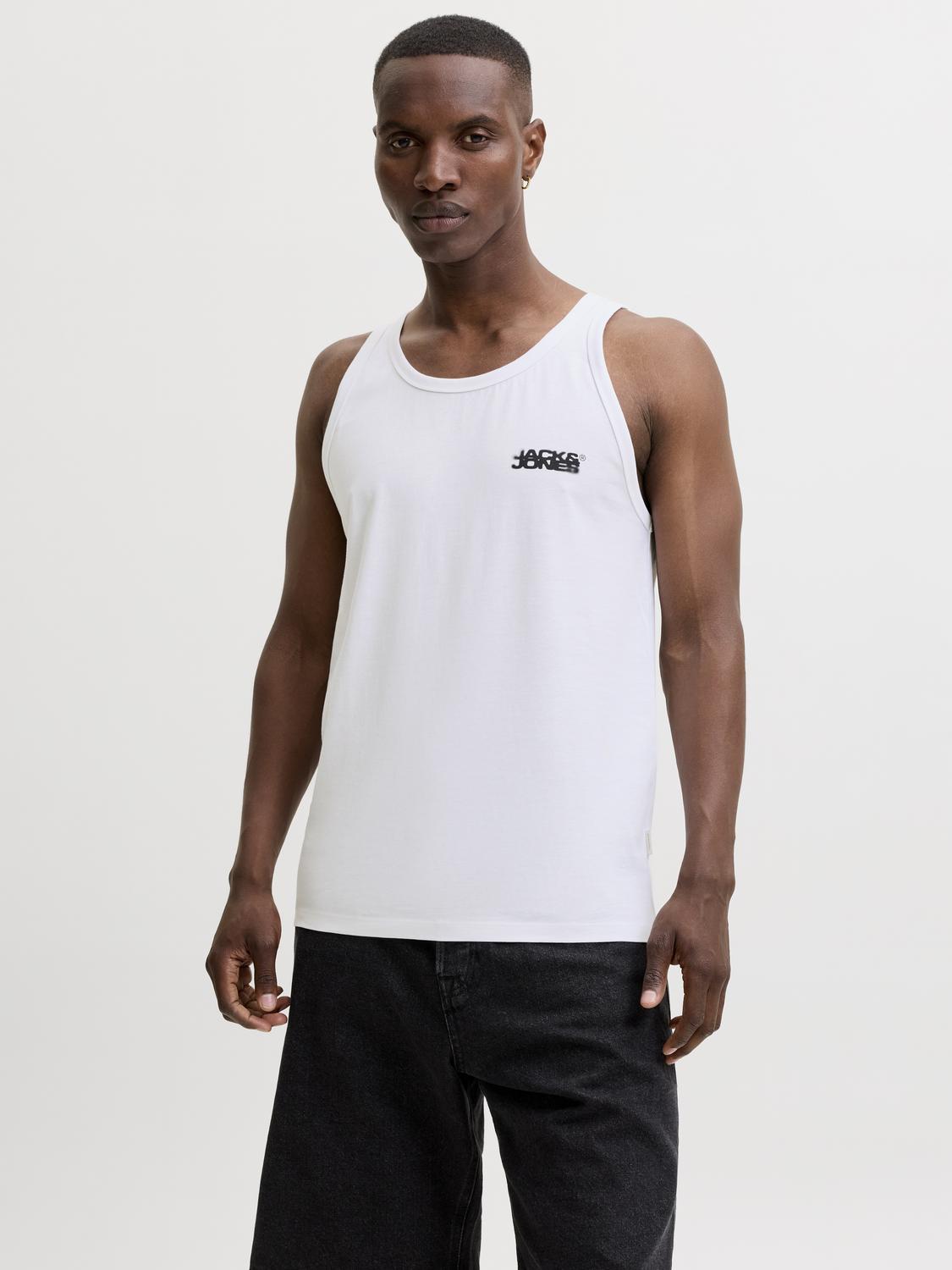 model_shot-front
