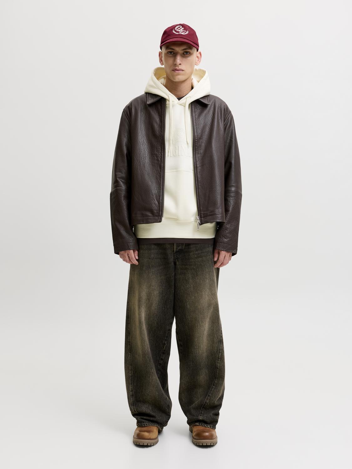 model_shot-front_full