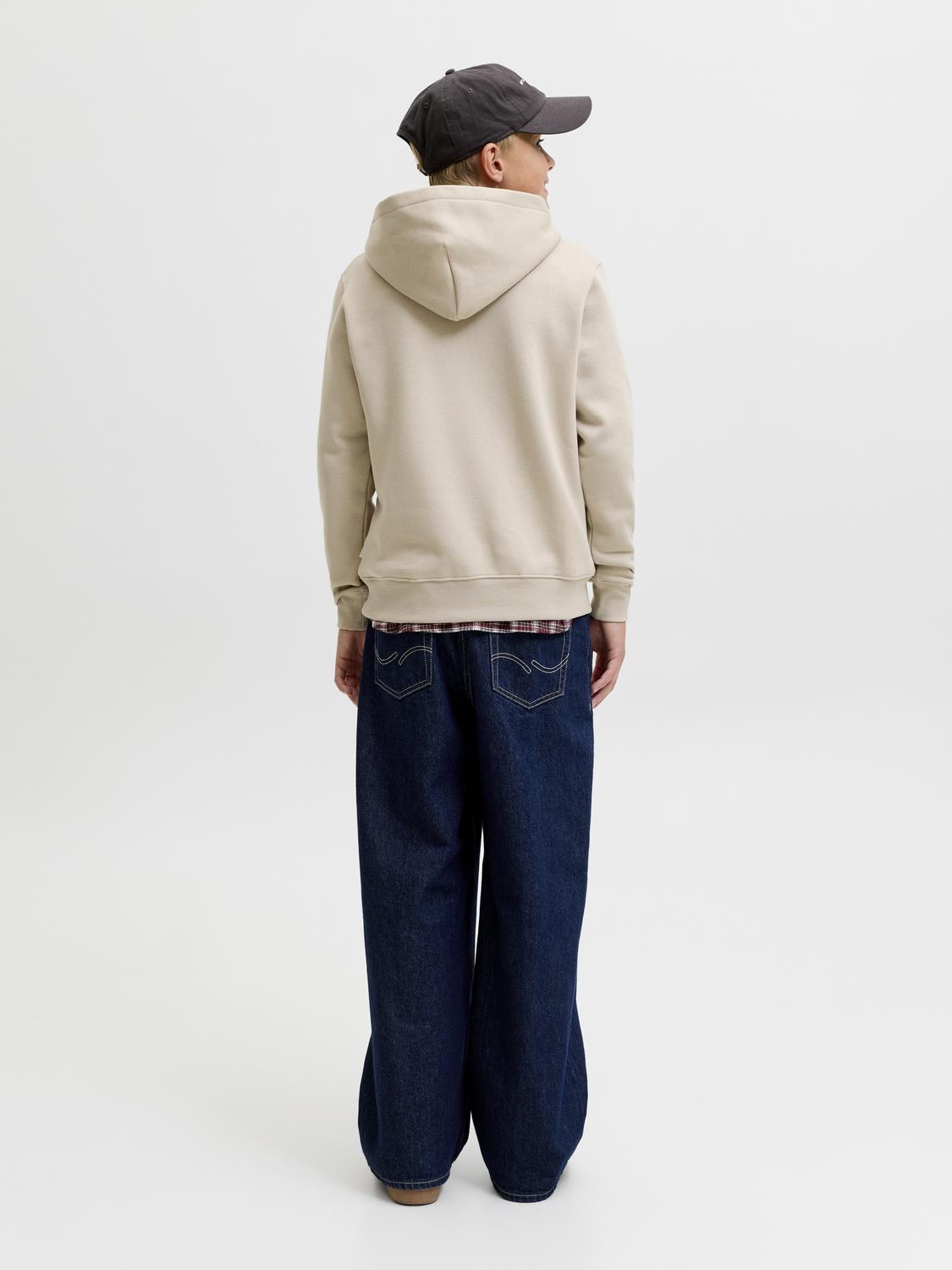 model_shot-back