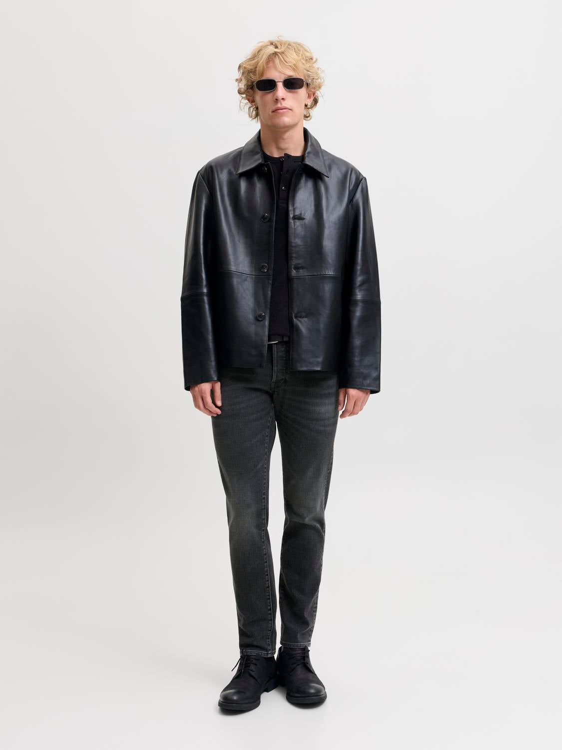 model_shot-front_full
