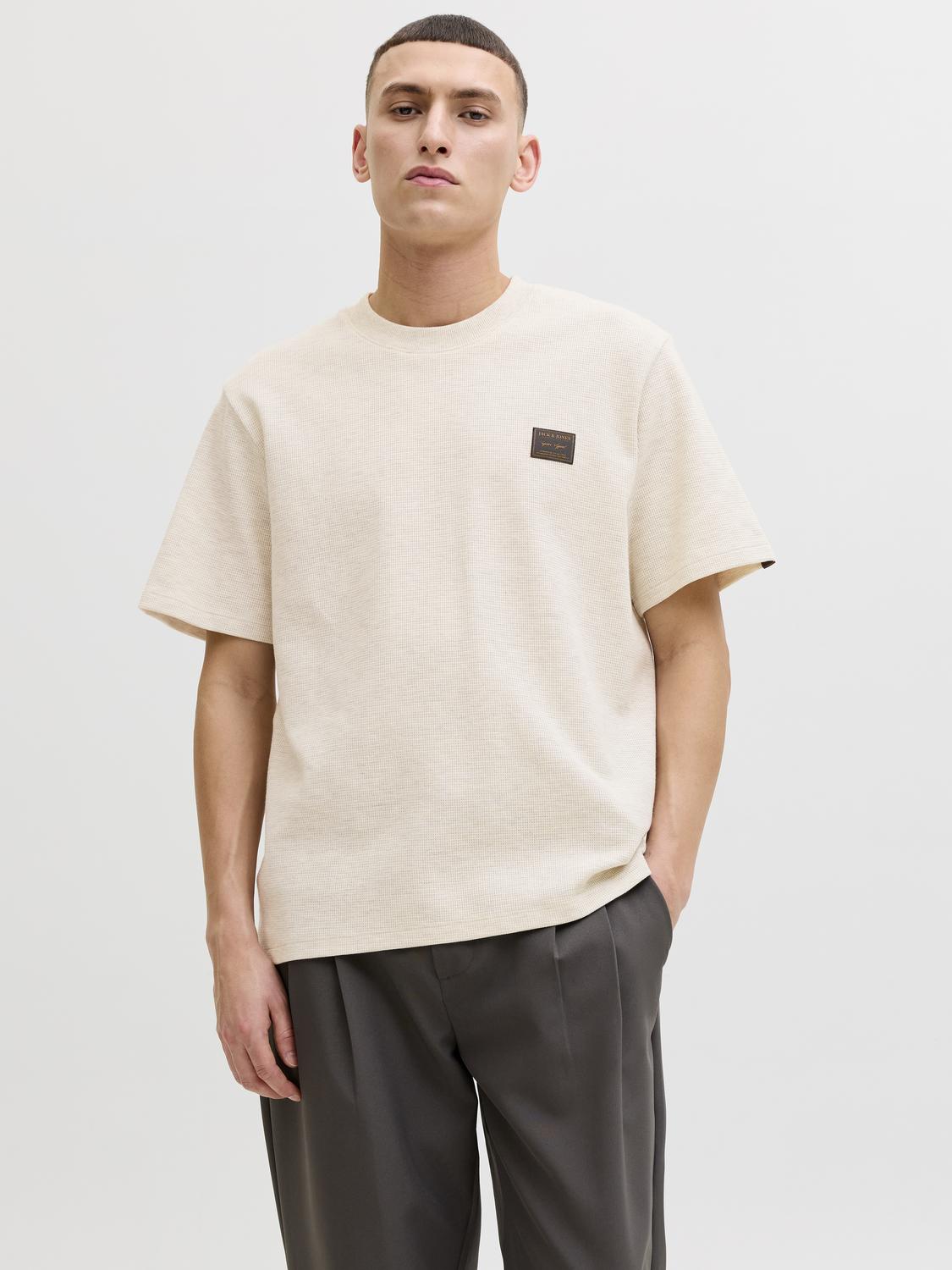 model_shot-front