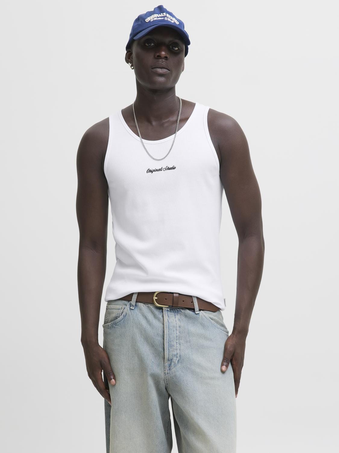 model_shot-front