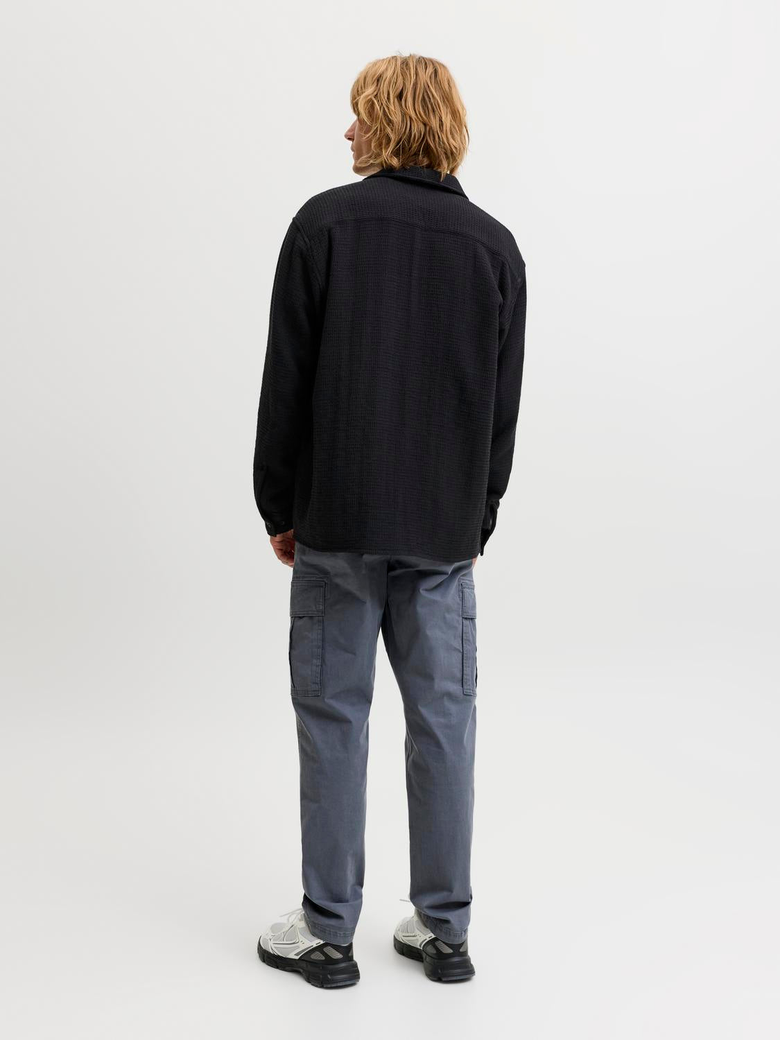 model_shot-back