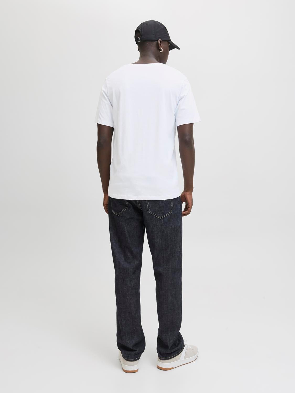 model_shot-back