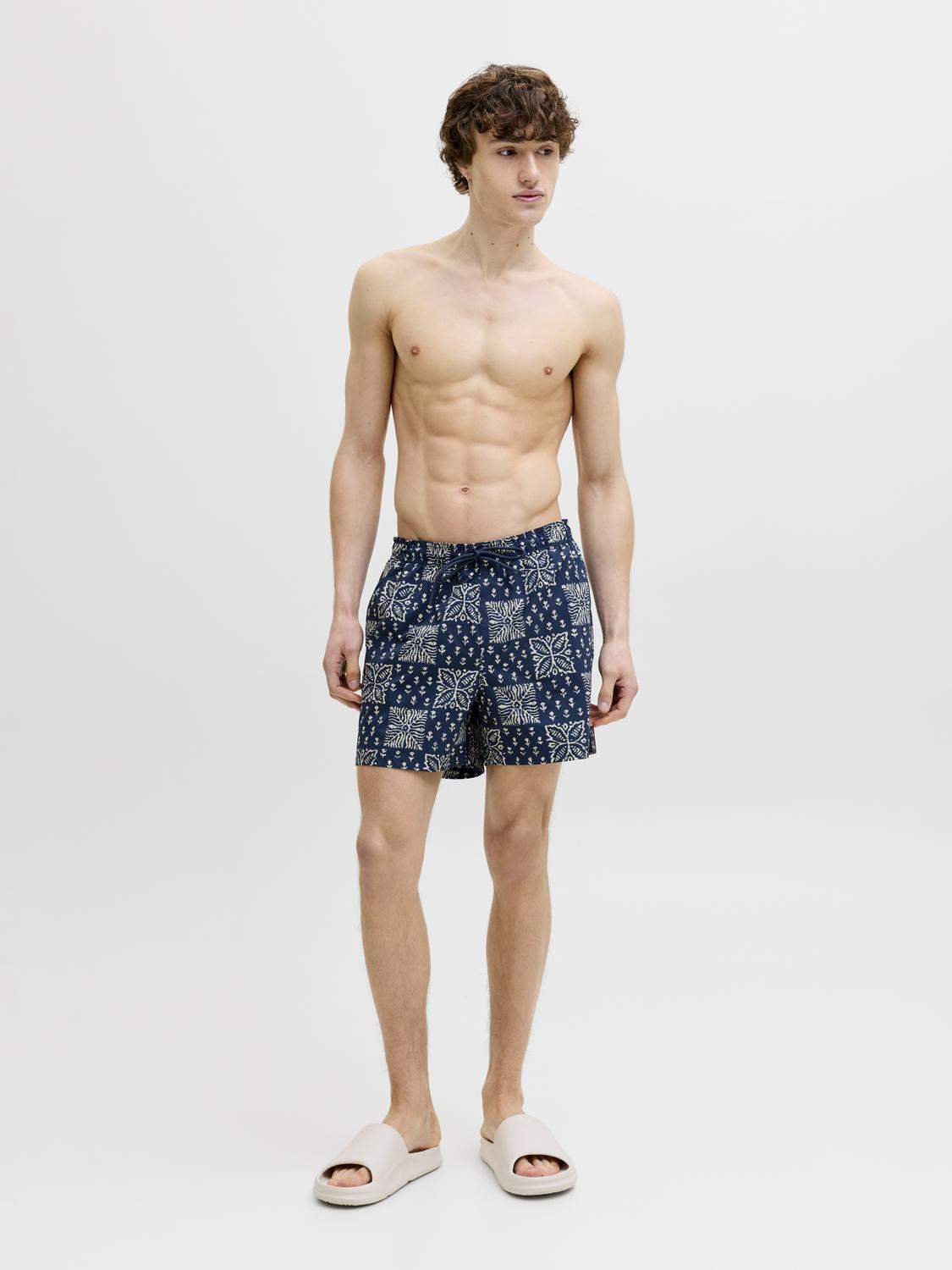 model_shot-front_full