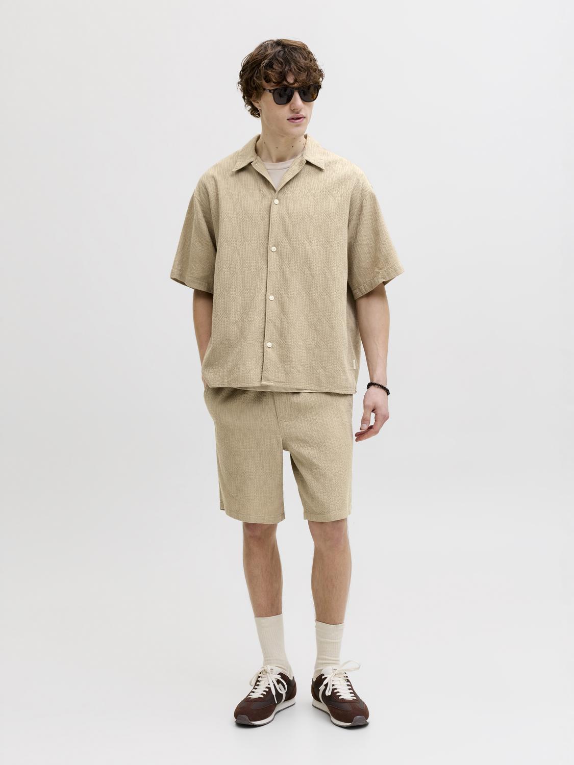 model_shot-front_full