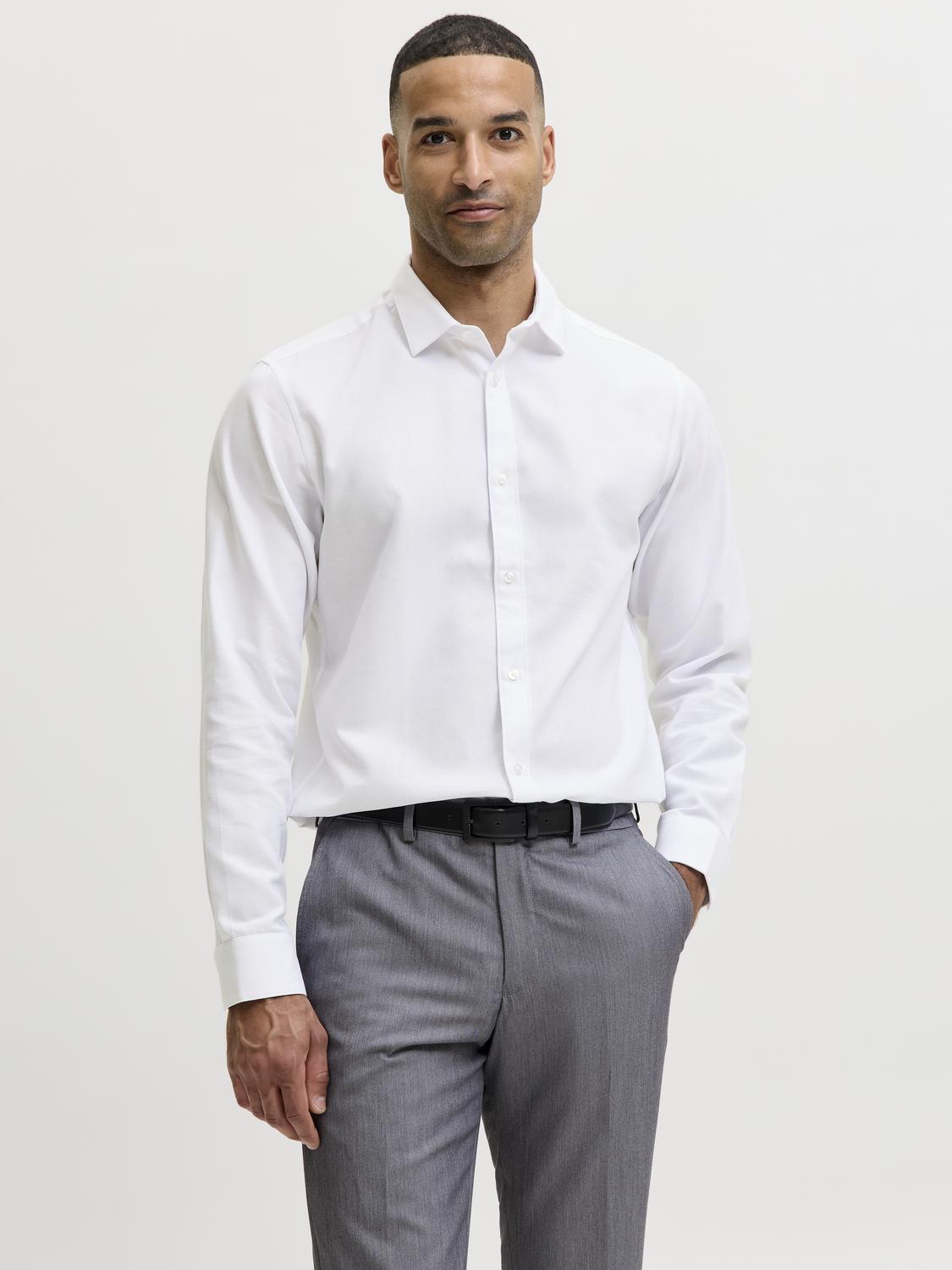 model_shot-front