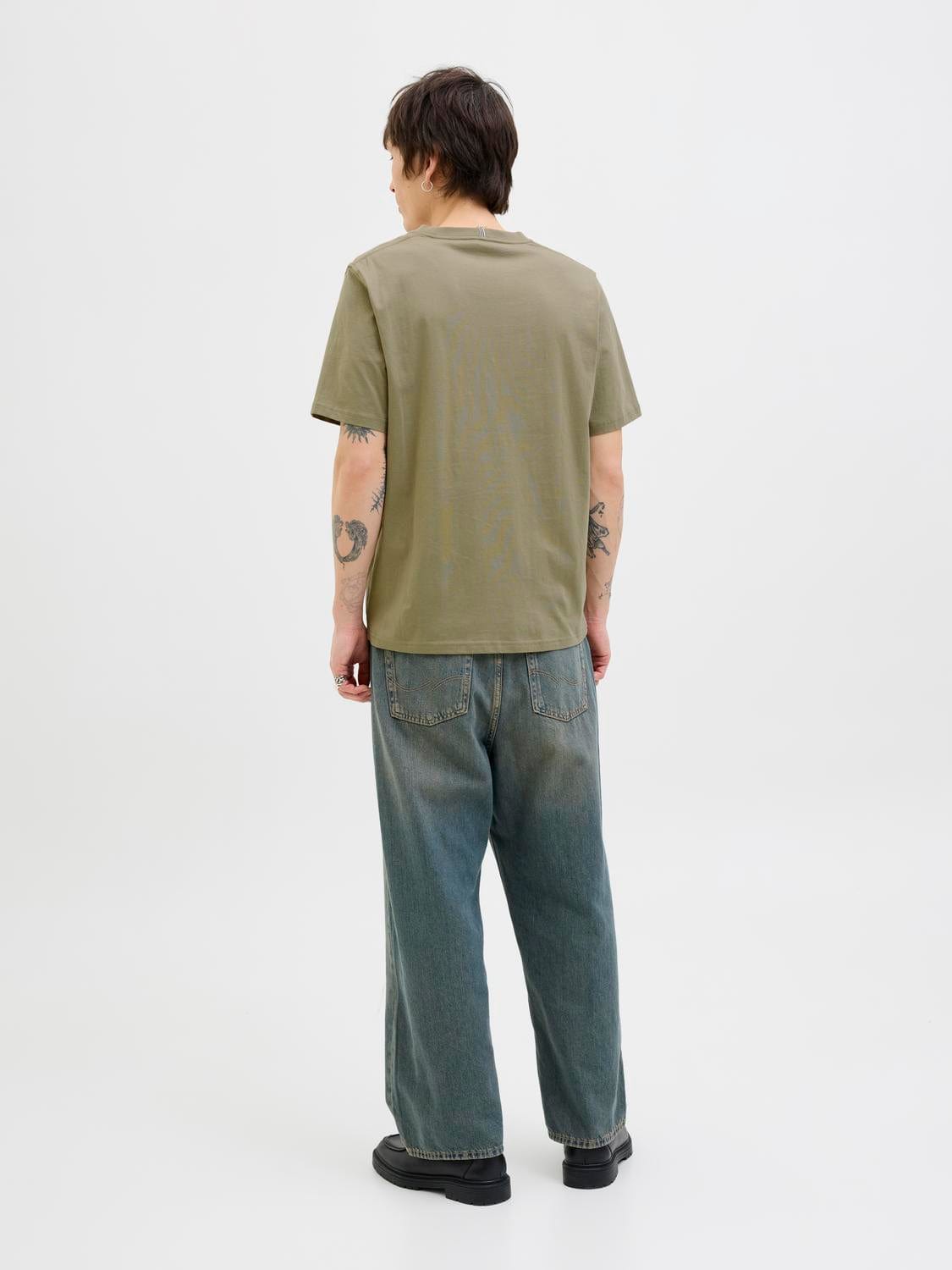 model_shot-back