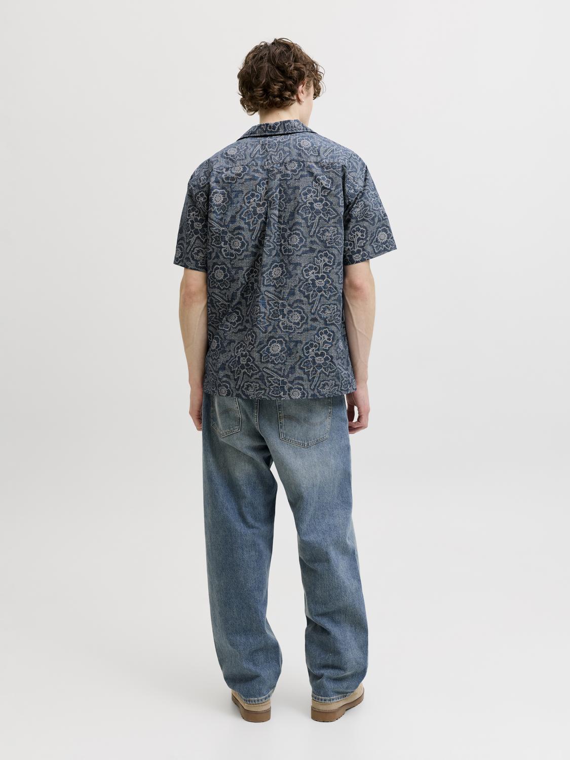 model_shot-back