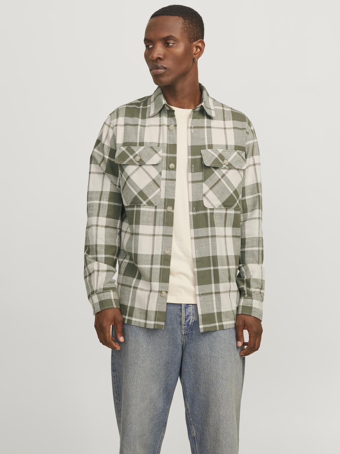 model_shot-front
