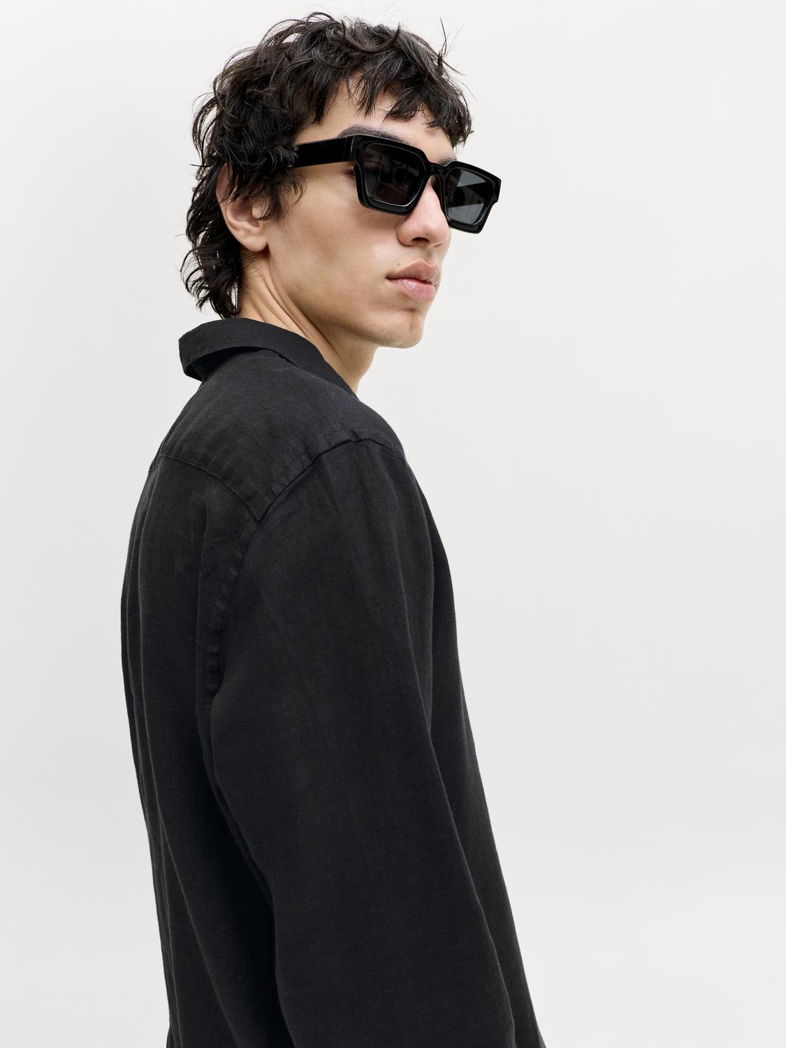 model_shot-creative