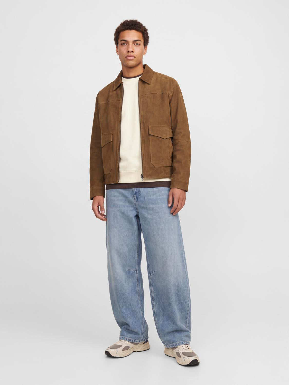 model_shot-front_full