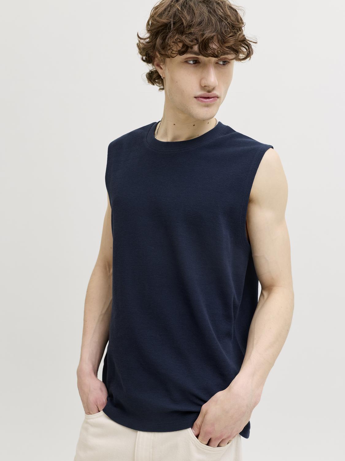 model_shot-creative