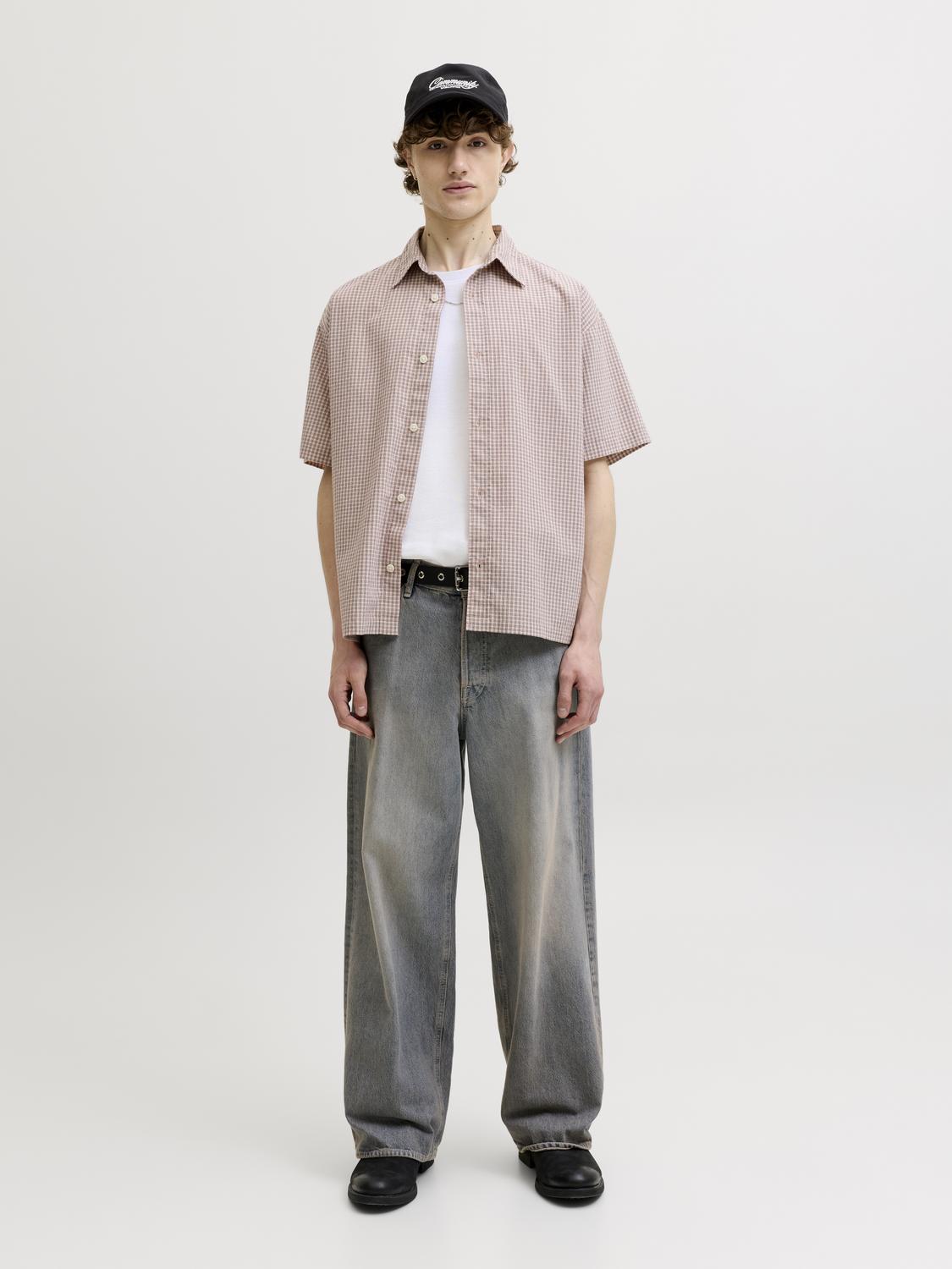 model_shot-front_full