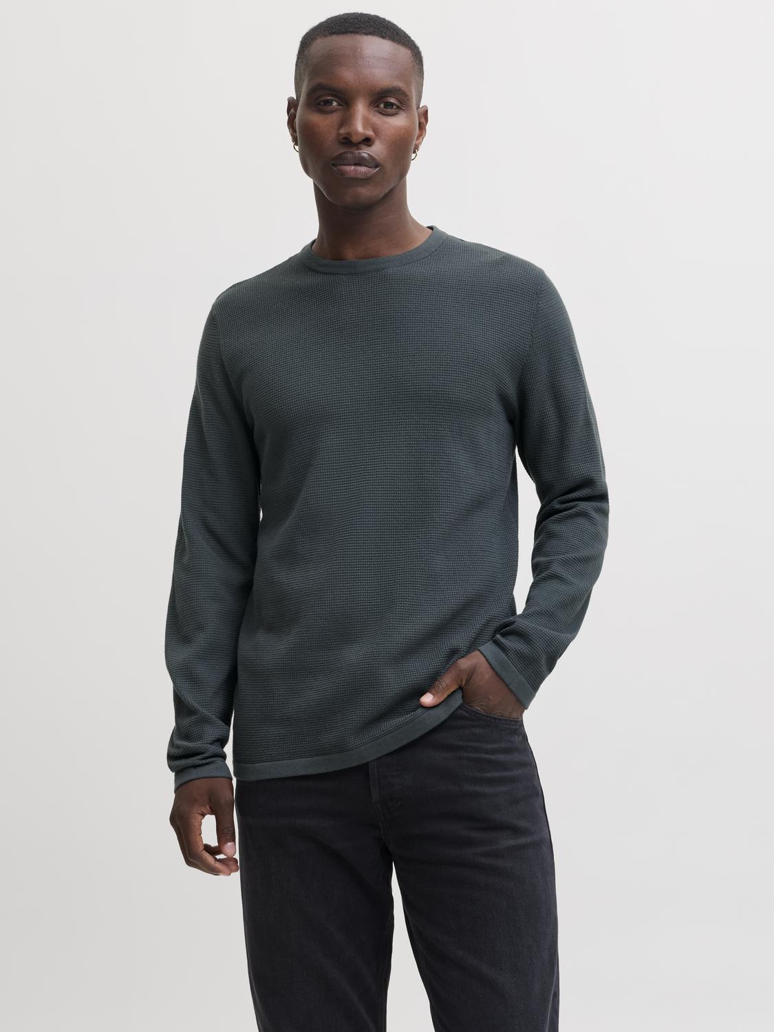 model_shot-front