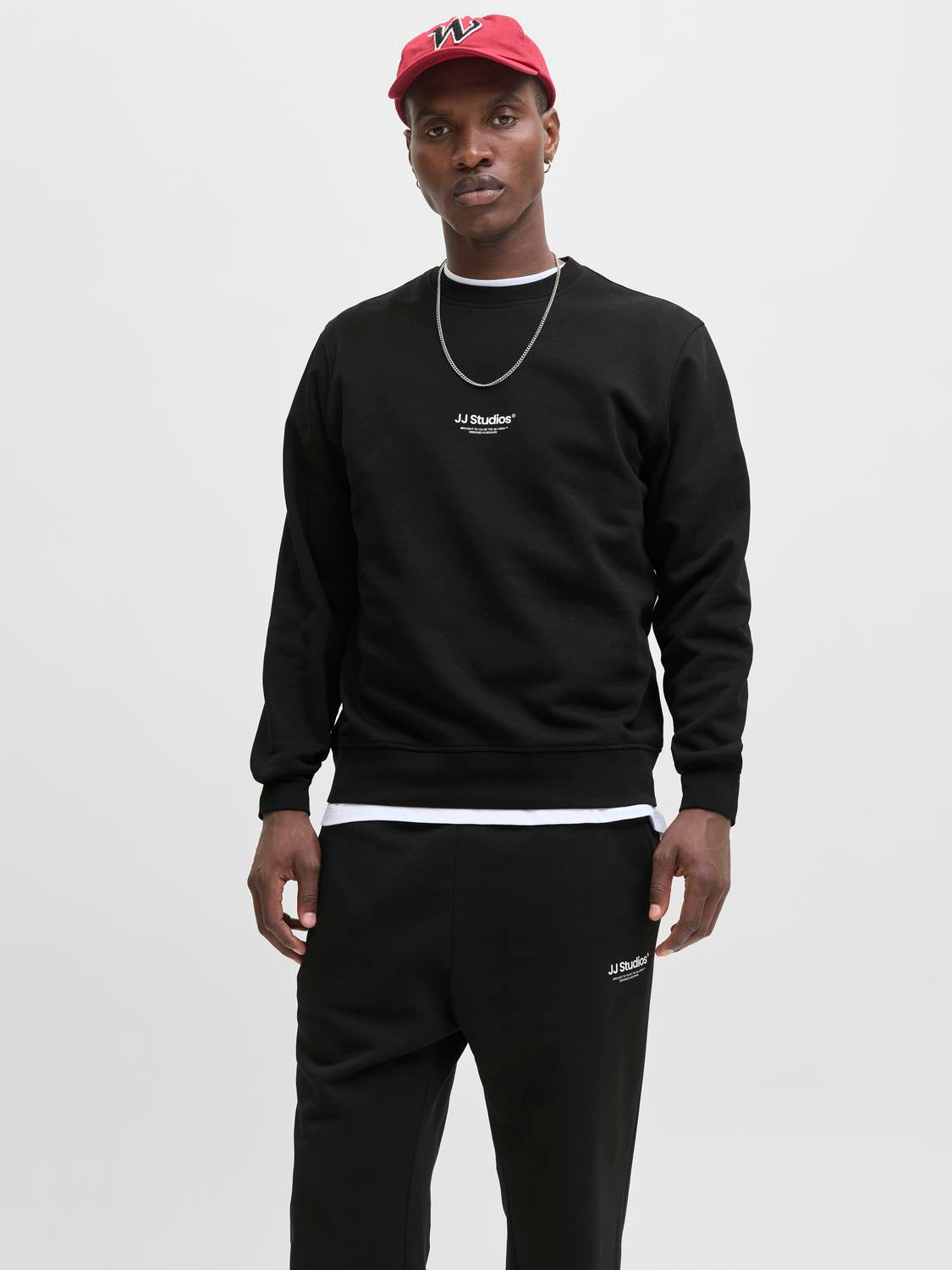 model_shot-front