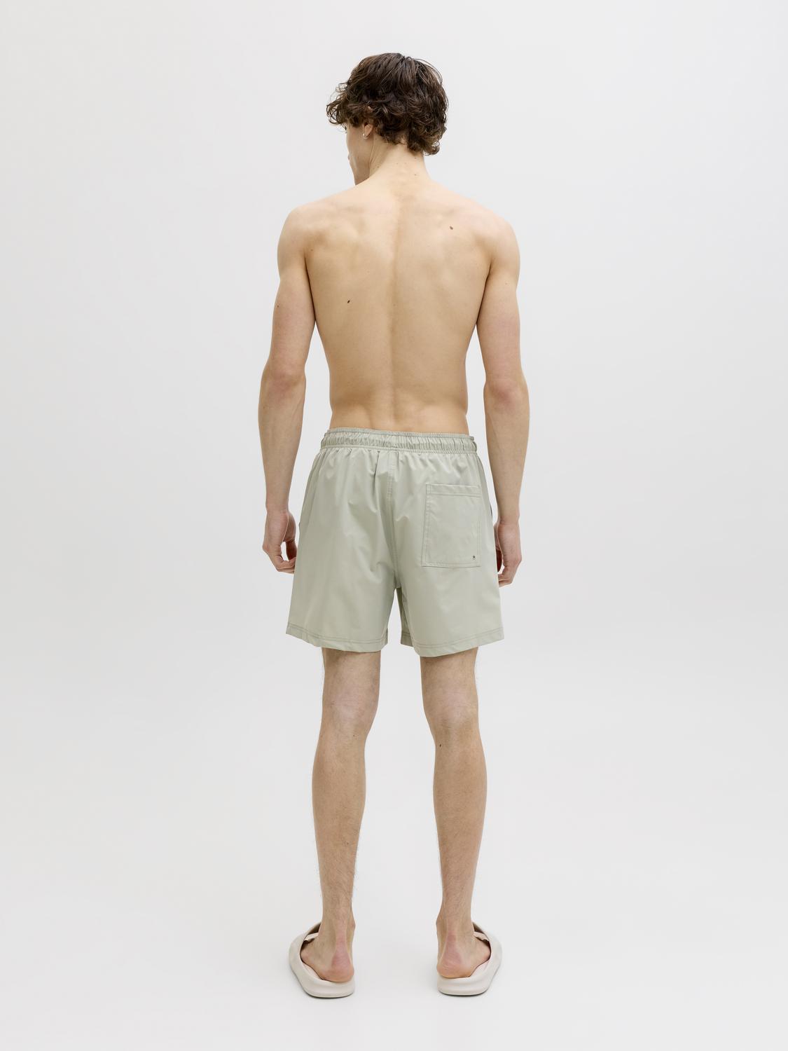 model_shot-back