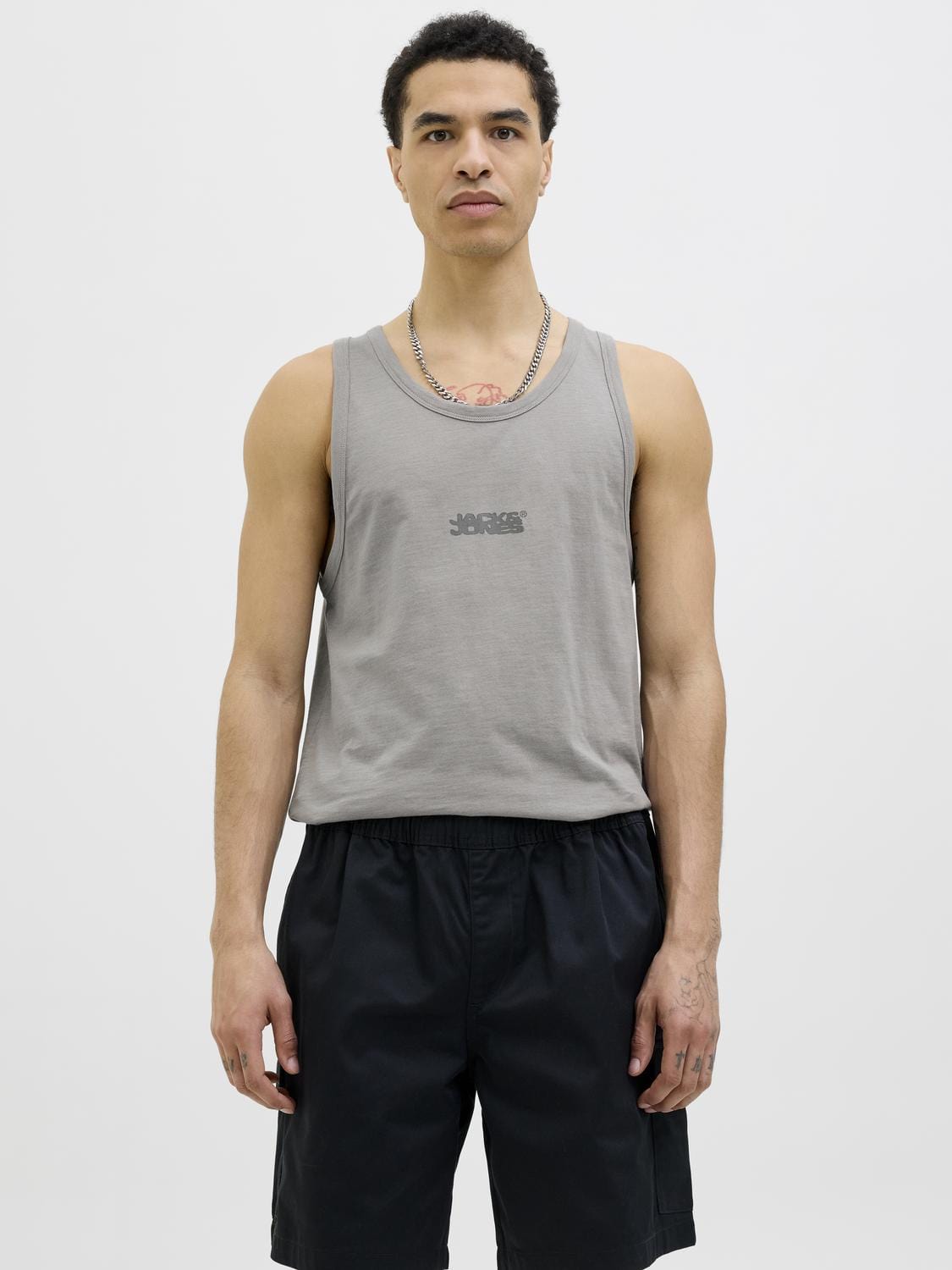 model_shot-front