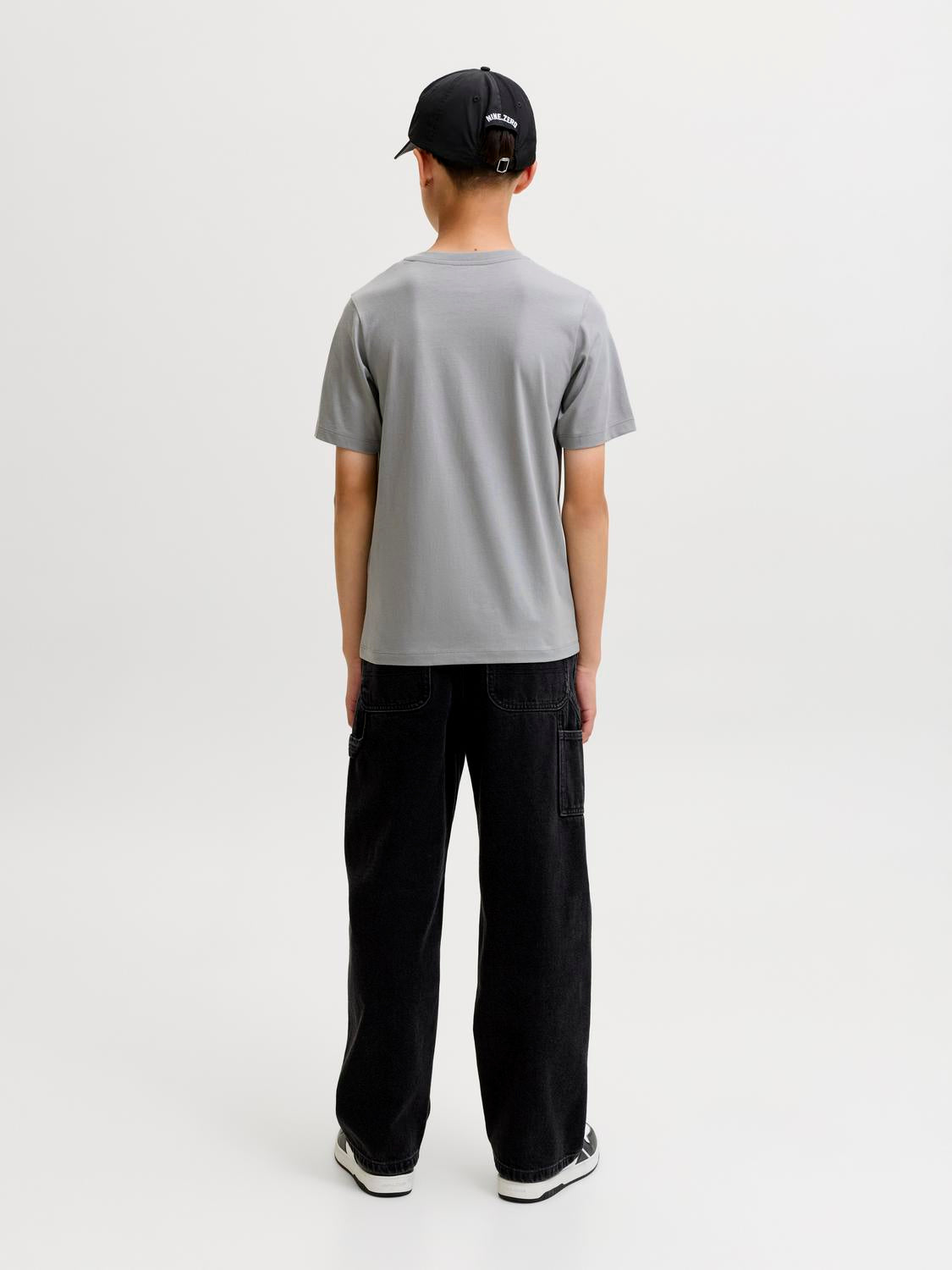 model_shot-back
