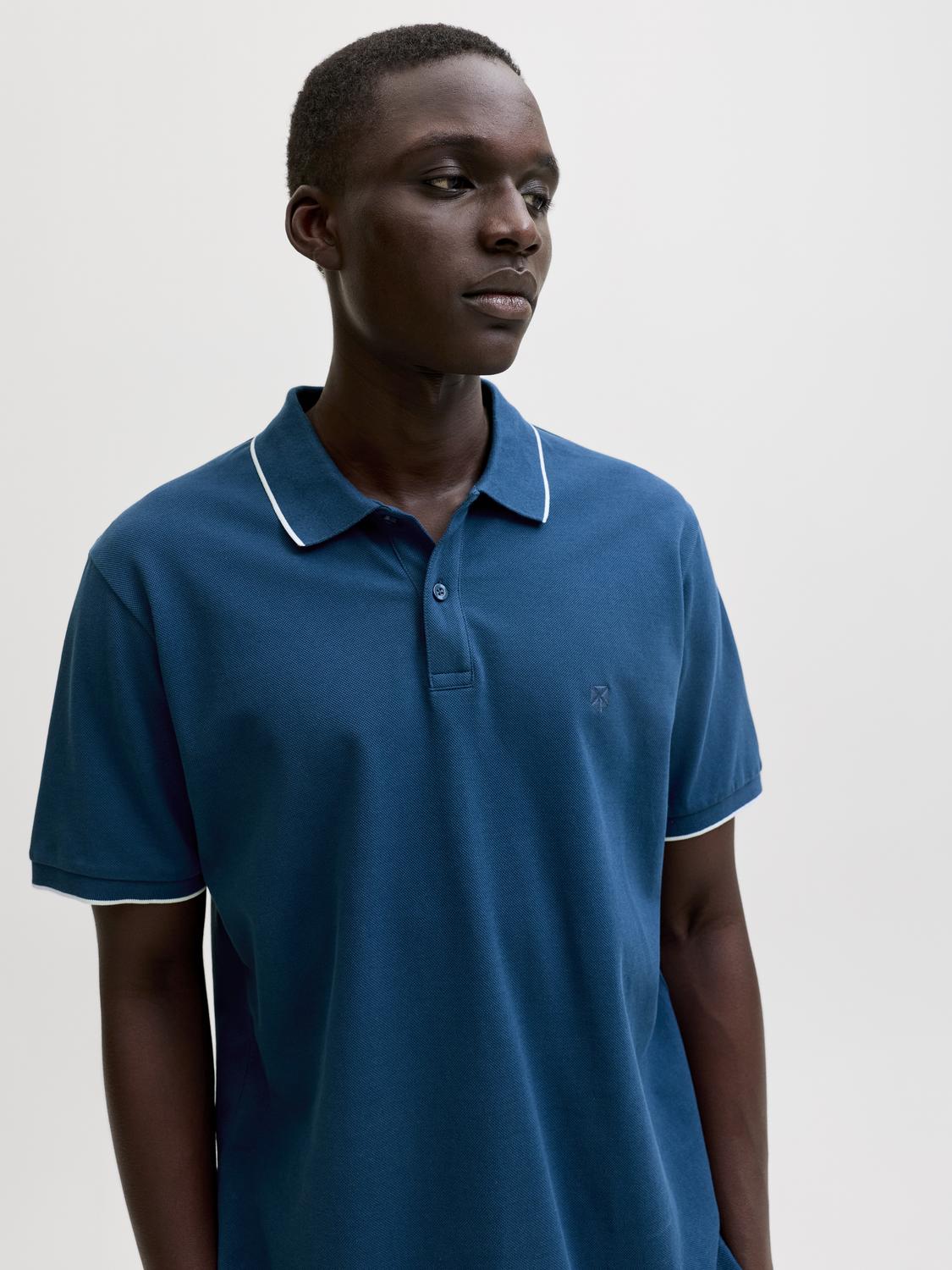 model_shot-creative
