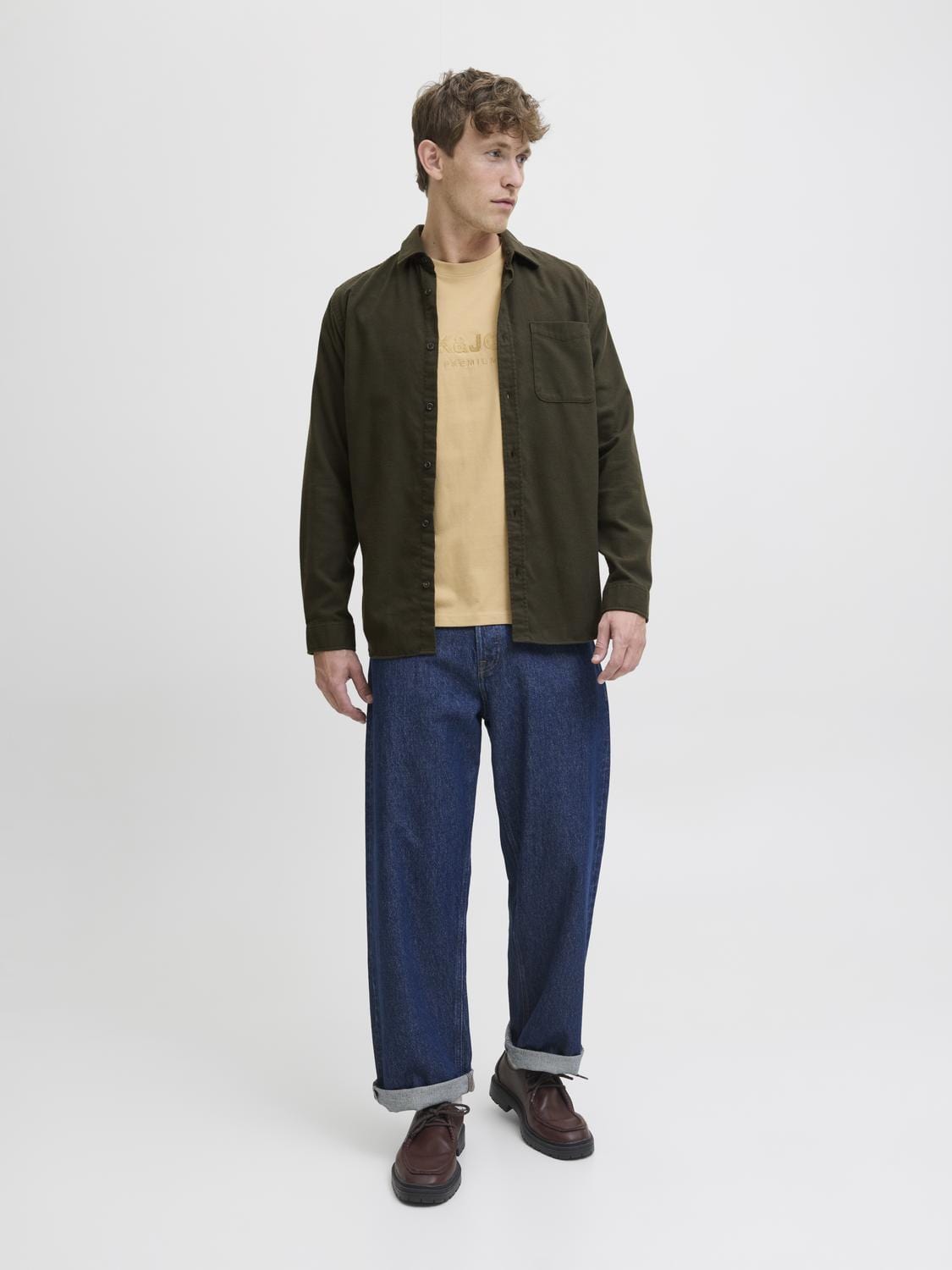 model_shot-front_full