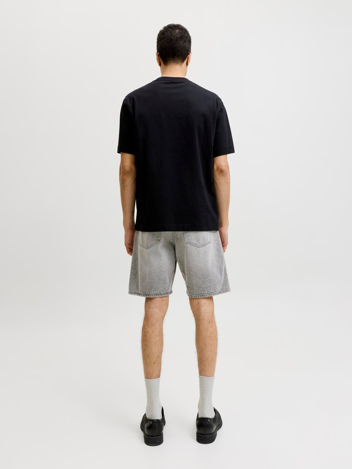model_shot-back
