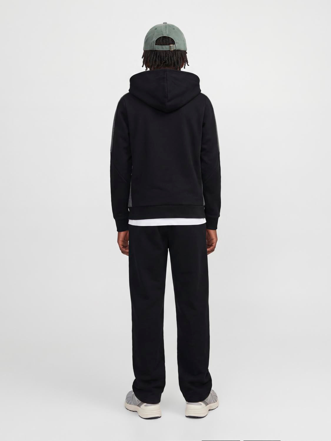 model_shot-back