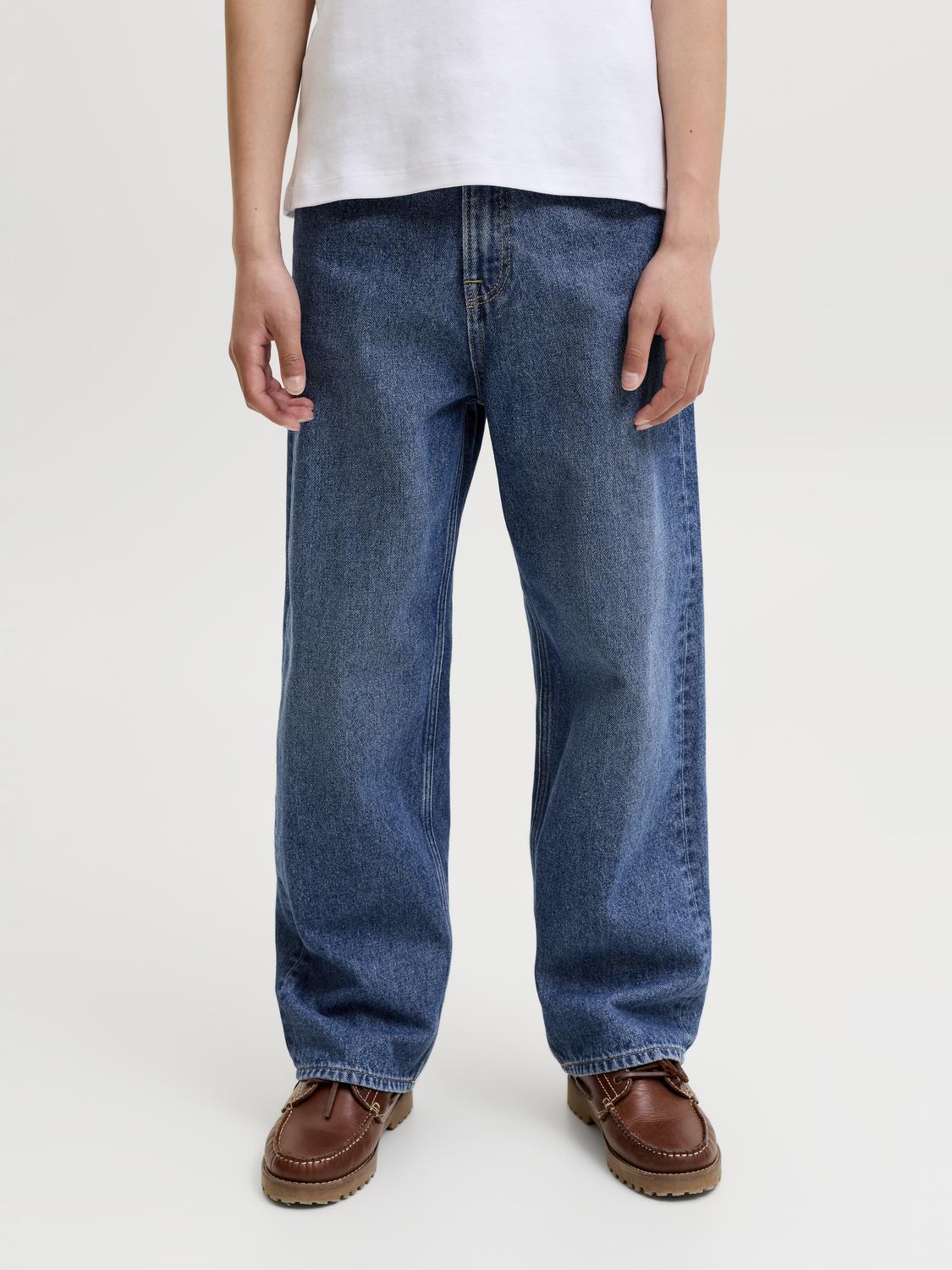 model_shot-front