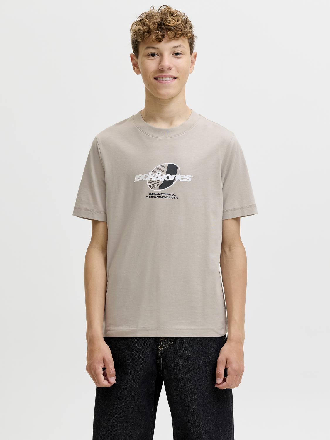 model_shot-front