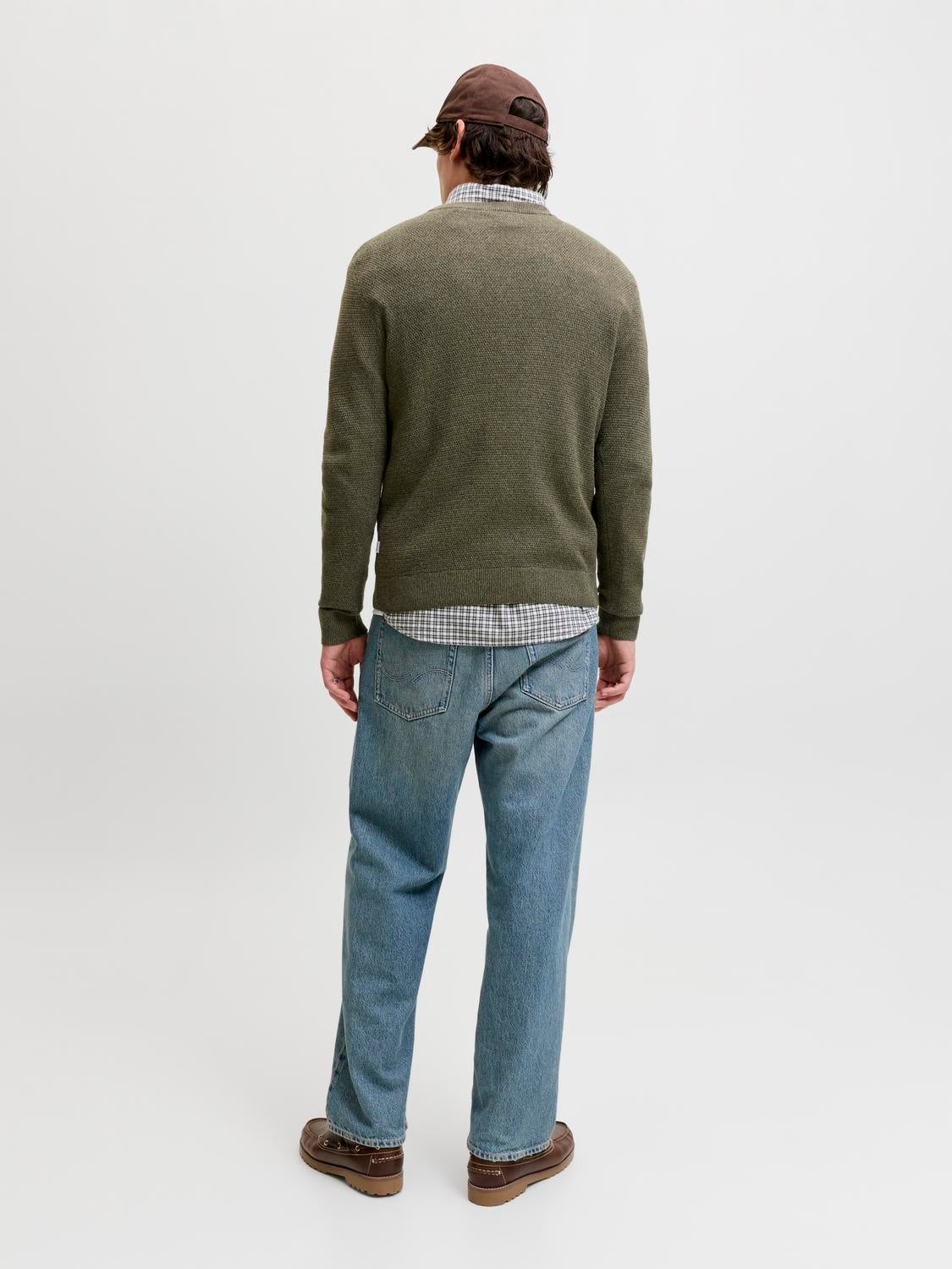 model_shot-back
