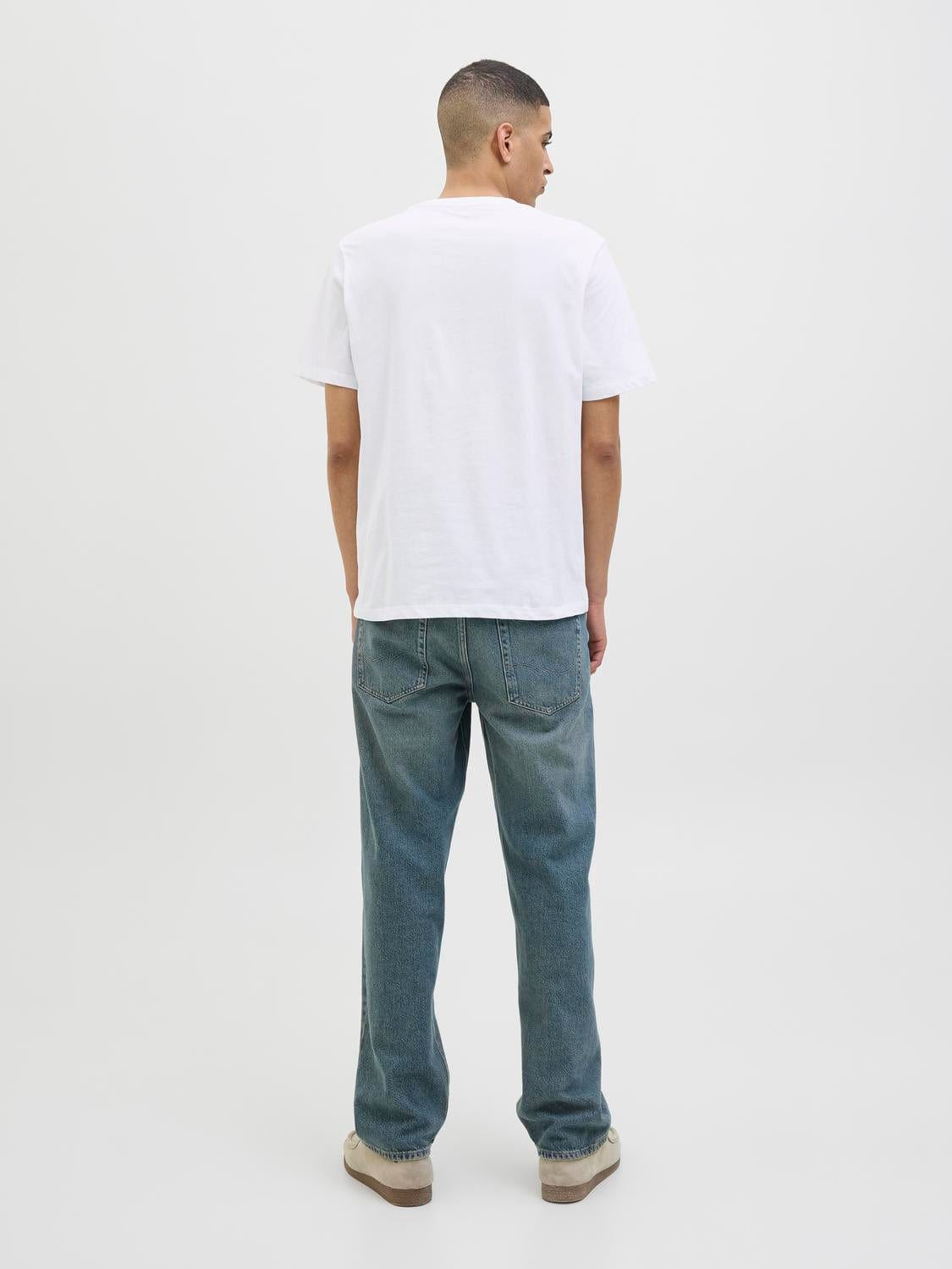 model_shot-back