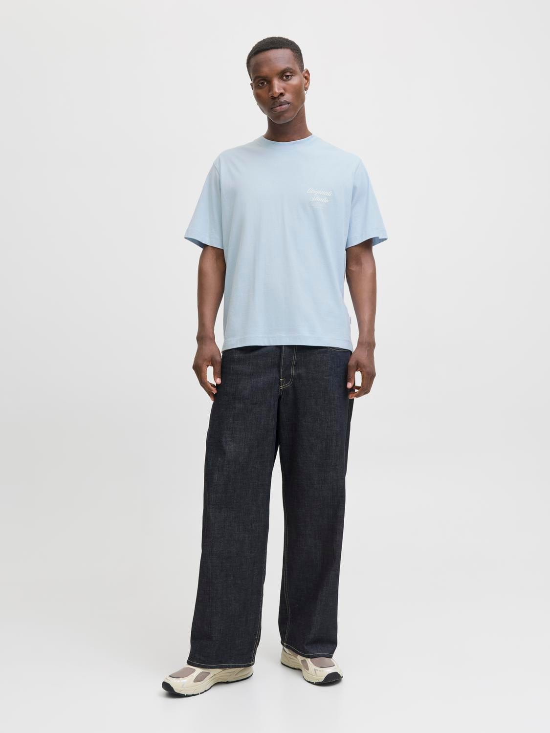 model_shot-front_full