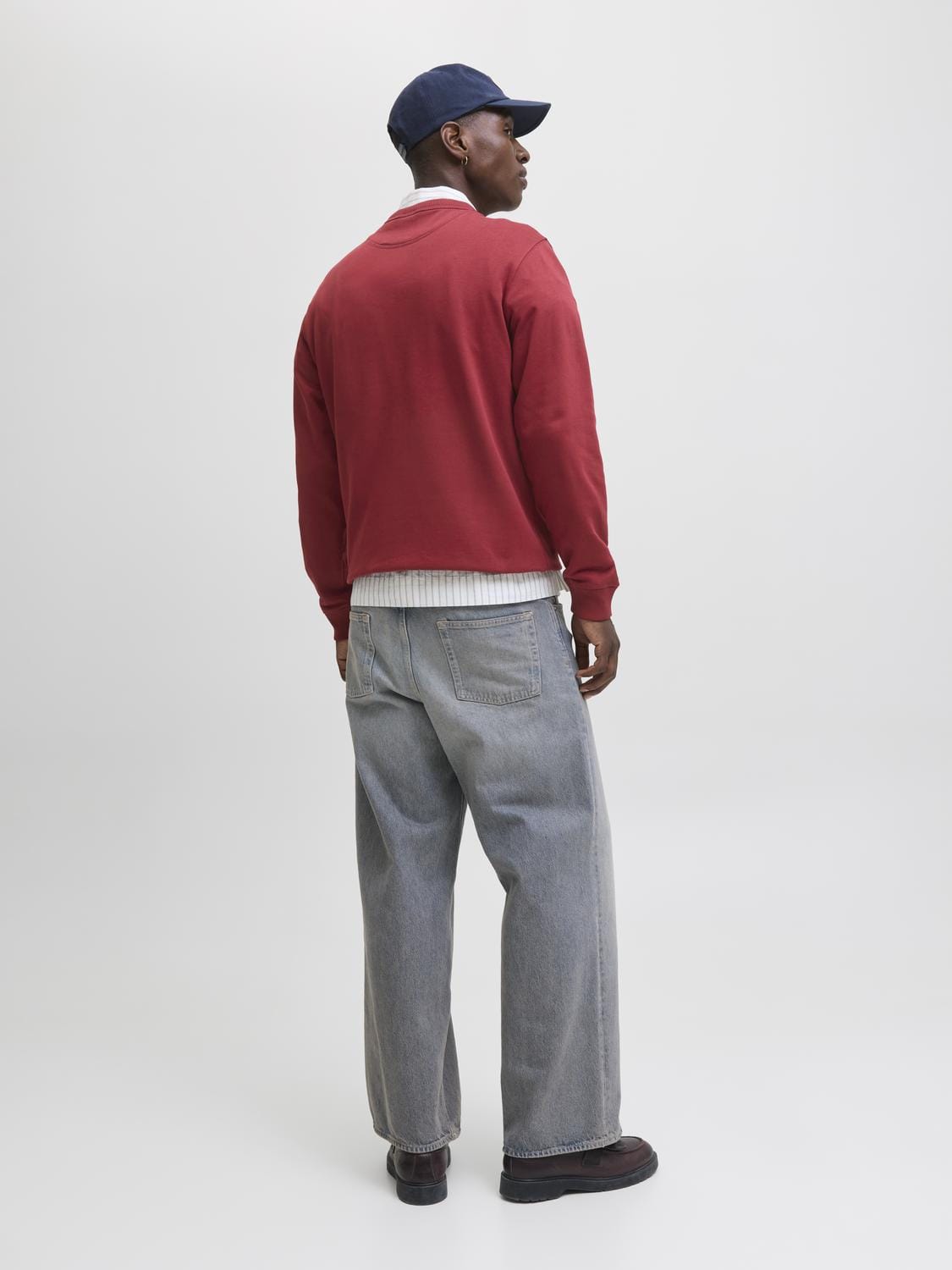 model_shot-back