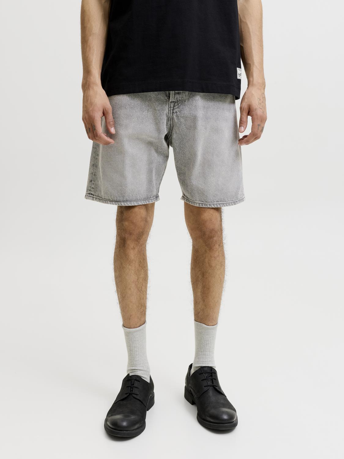 model_shot-front