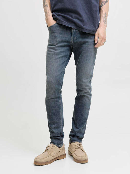 model_shot-front