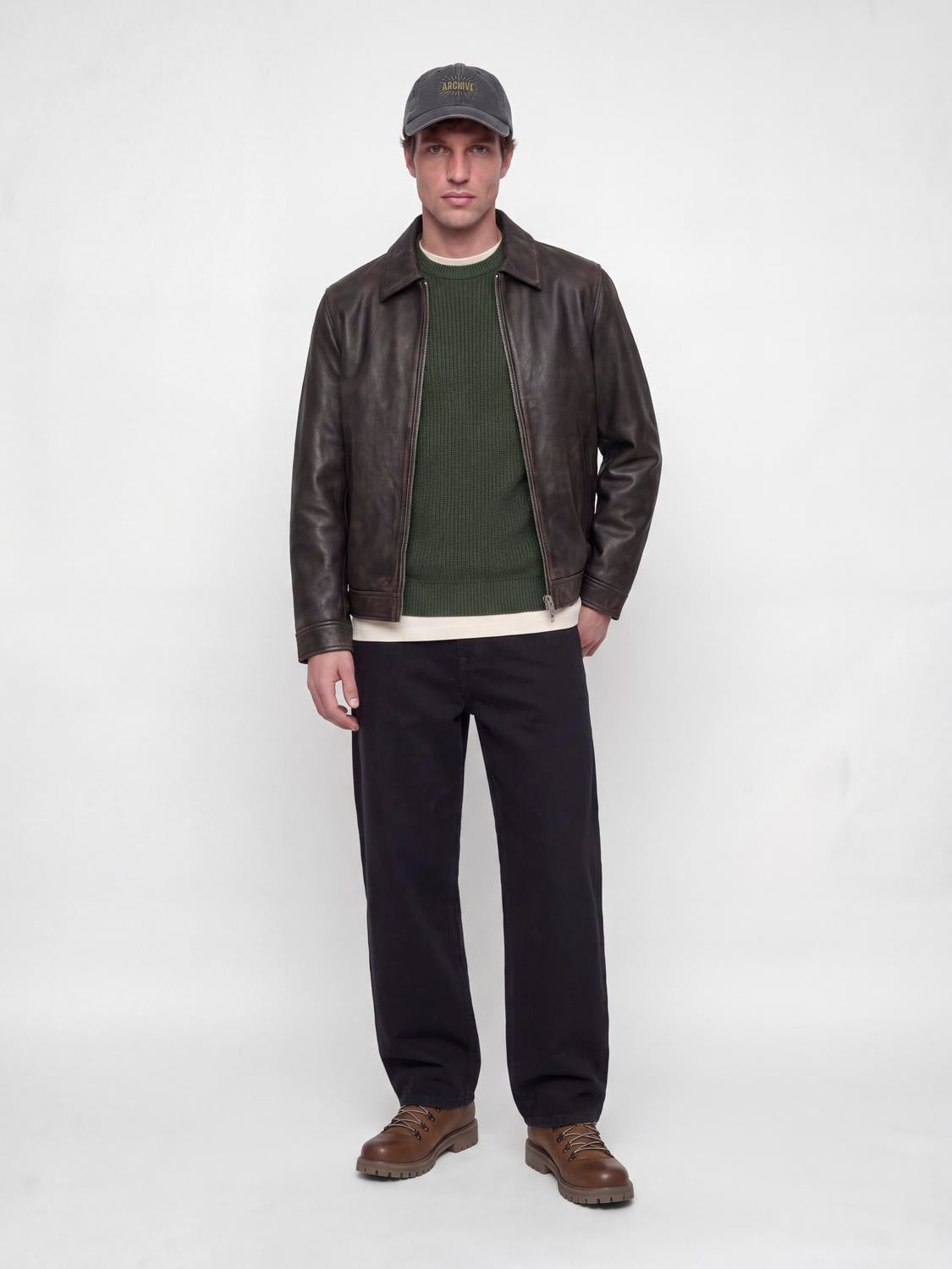 model_shot-front_full